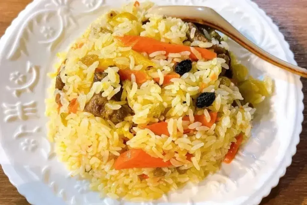 Hand-grabbed rice at Shanghai Guanguanji Halal Restaurant