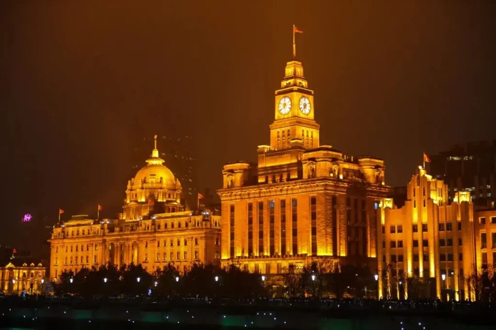 shanghai night tour:Night view of the Bund in Shanghai