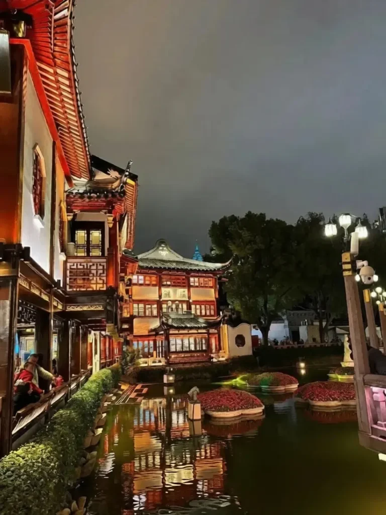 best attractions in shanghai:The City God Temple in Shanghai