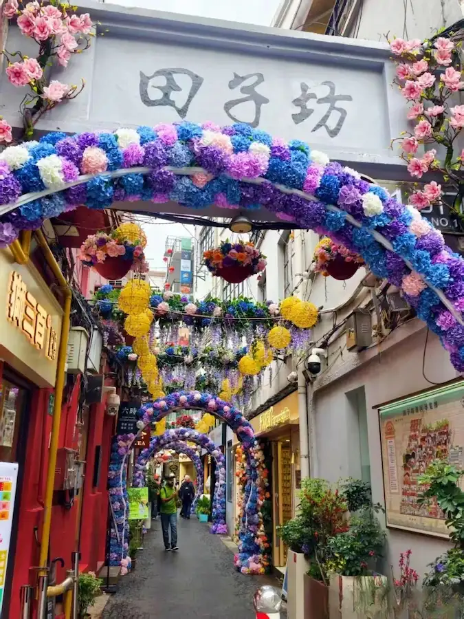 Exploring Shanghai cultural attractions in Tianzifang lanes