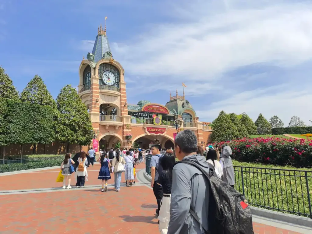 Shanghai Disneyland tickets scan at park entrance